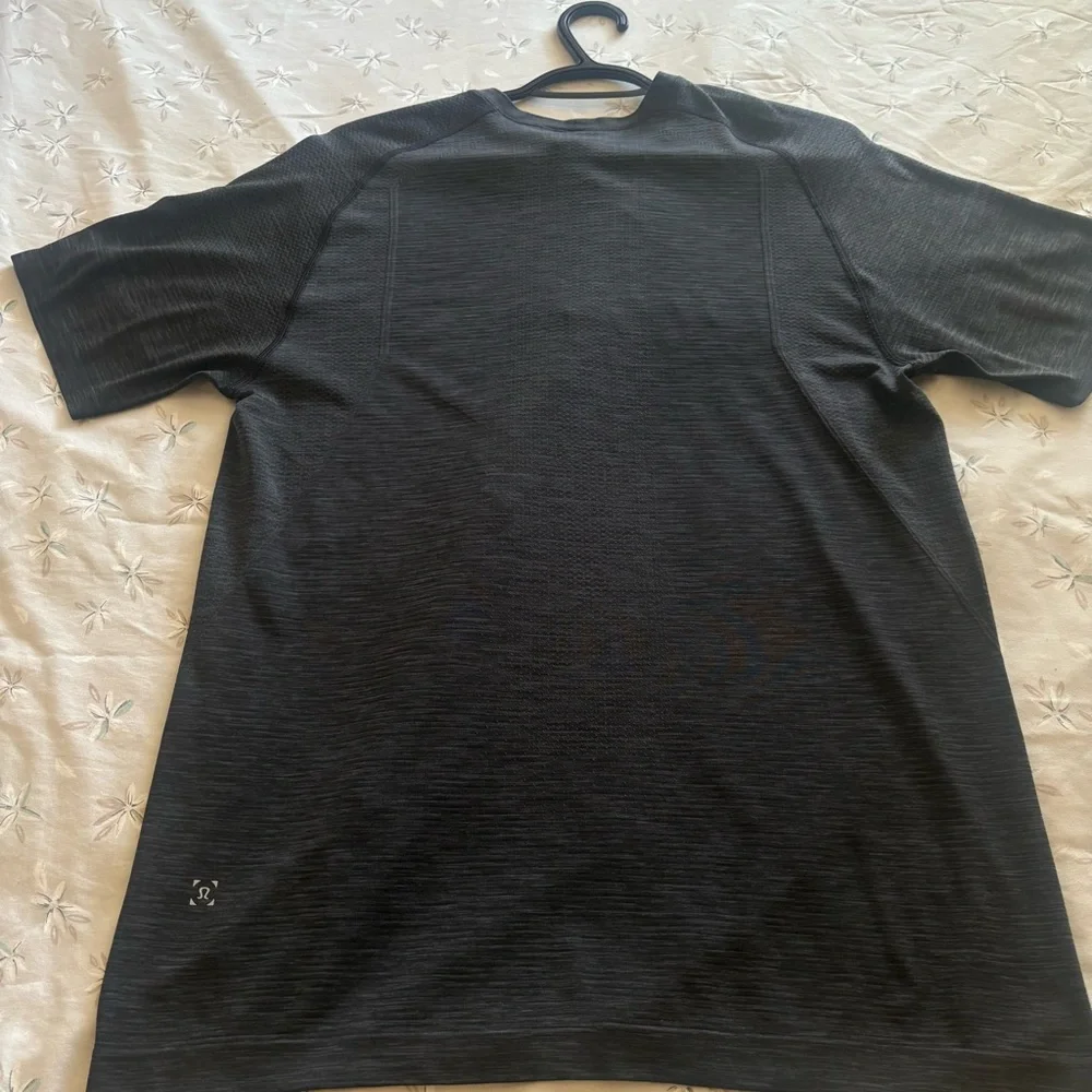 Lululemon Athletica Metal Vent Tech Short-Sleeve Shirt Shred 4/15 Fitness Logo M